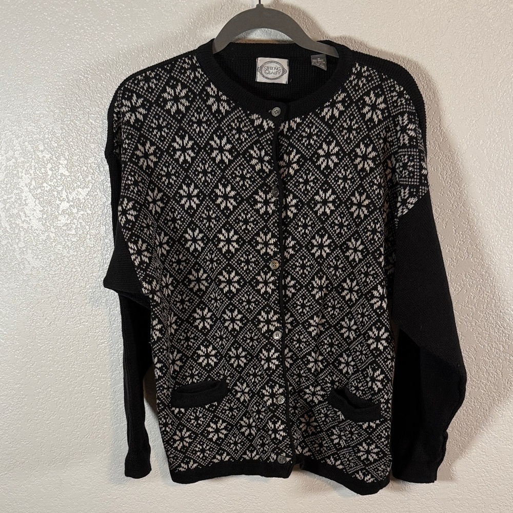 Vintage Sterling Quality Black & White Fair Isle Snowflake Cardigan Size Medium